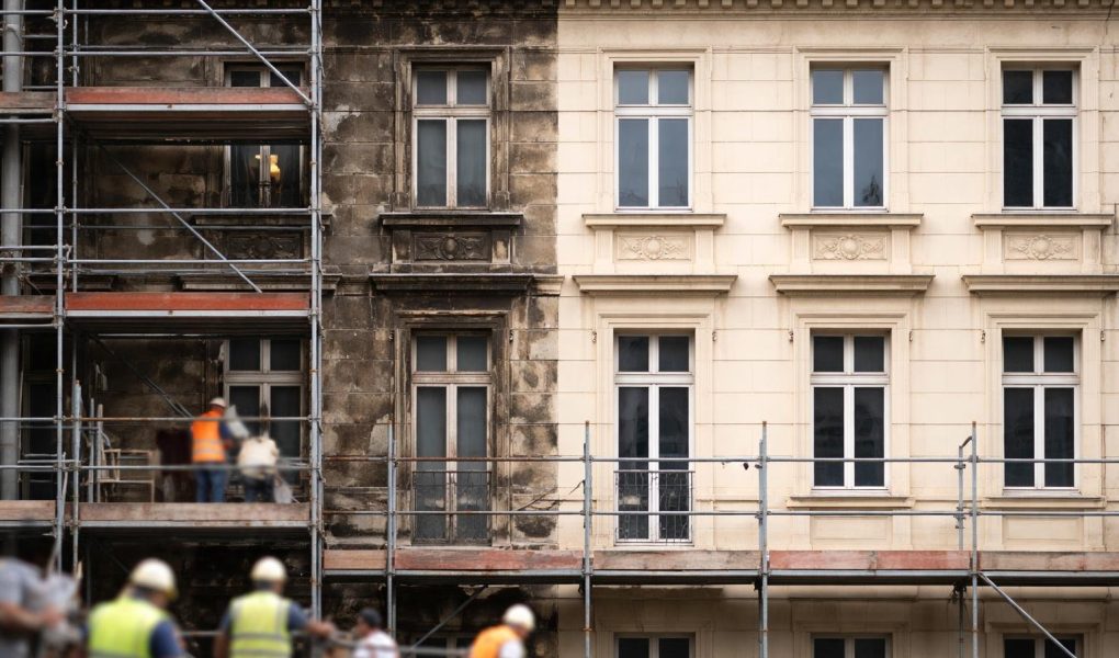 immeuble-renovation-echafaudages-ouvriers-facade