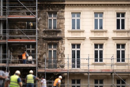 immeuble-renovation-echafaudages-ouvriers-facade